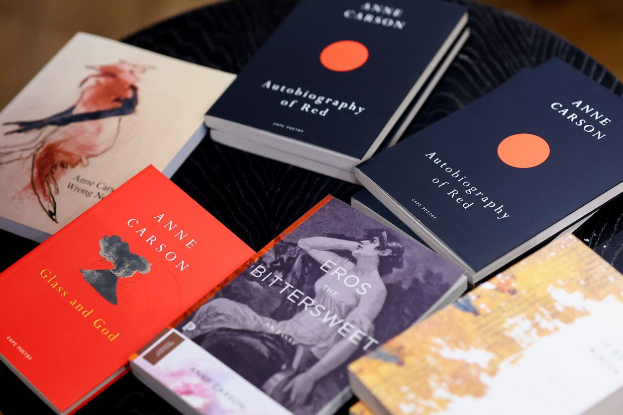 Copies of books by Carson, winner of the 2026 Nobel Prize for Literature, are displayed at Waterstones bookshop in London. Photo: Reuters 