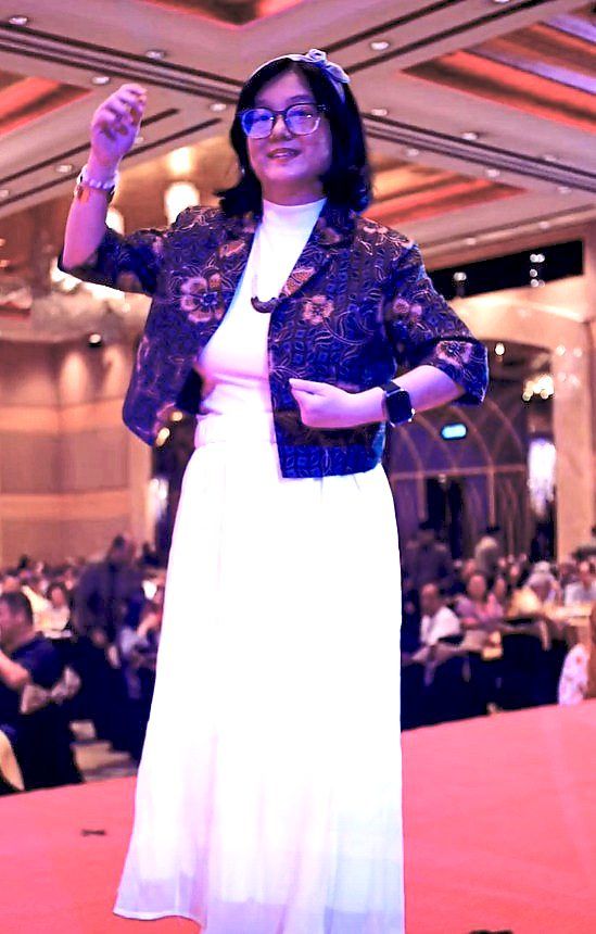 The Strokees’ Fashion Show participants taking centre stage in their batik outfits during the fundraising dinner. — Courtesy of Nasam’s Facebook page