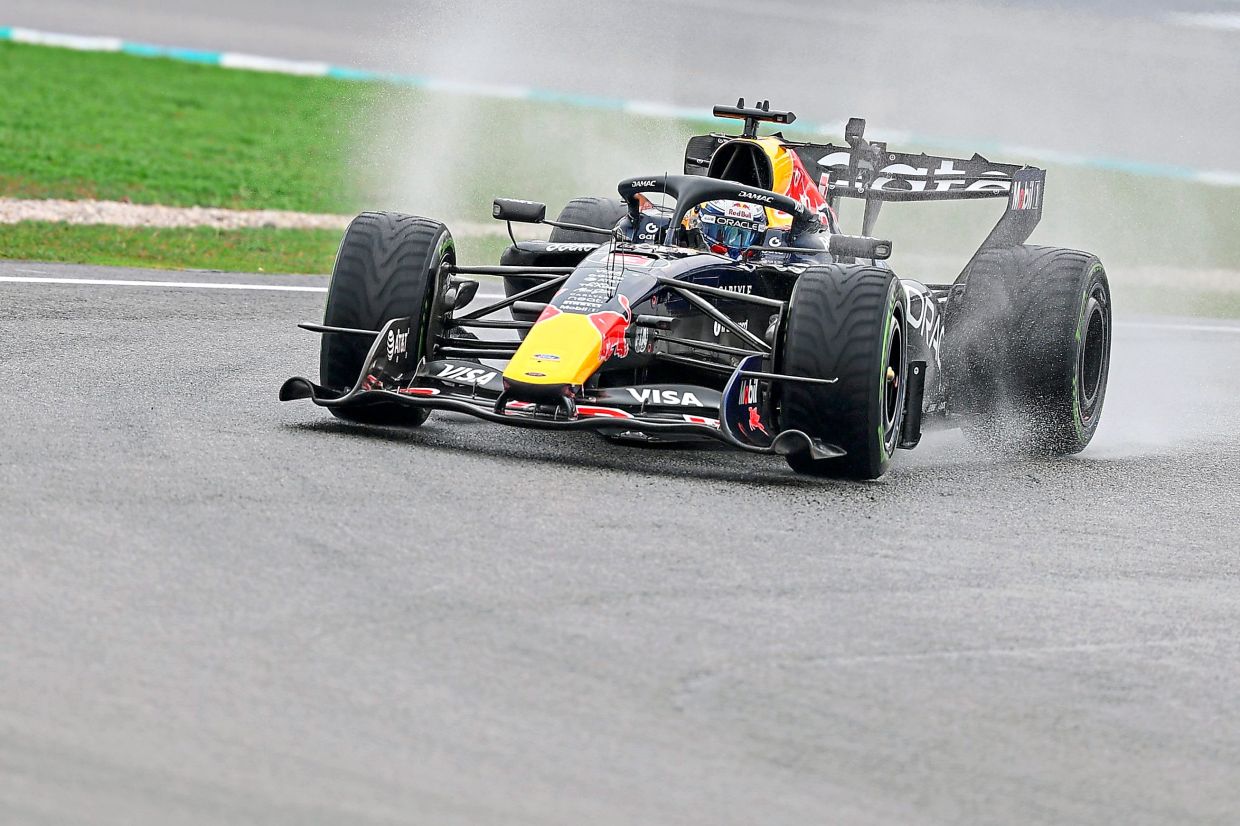 The rough tarmac and challenging conditions proved to be a boon for Verstappen.