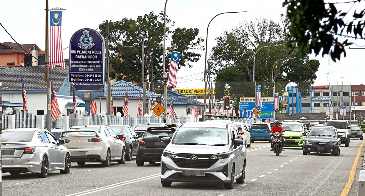 Congestion can stretch from Bulatan Bahagia to the turn-off for Ipoh Railway Station along Jalan Panglima Bukit Gantang Wahab.