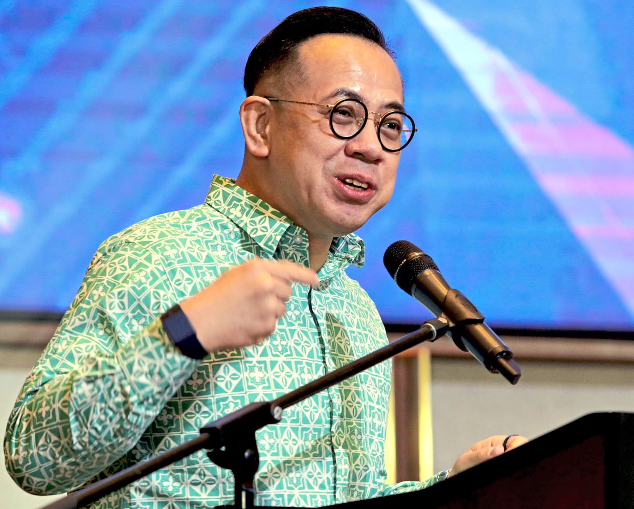Entrepreneur and Cooperatives Development Minister Steven Sim giving his speech at the FMM SMI Conference (SMIC) 2026 at a hotel in Petaling Jaya.—SAMUEL ONG/The Star