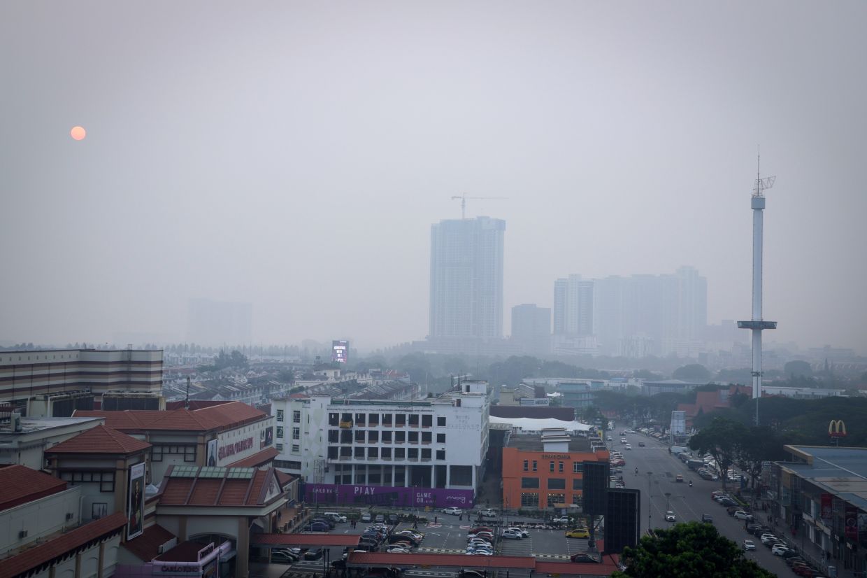 Haze persists as 38 areas record unhealthy API readings as of 8am