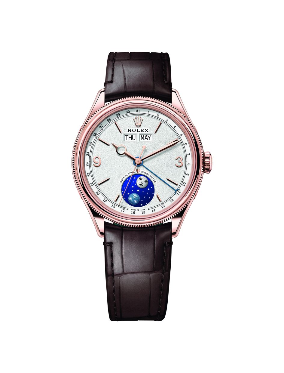 Perpetual Padellone in 18 ct Everose gold paired with a matt brown alligator leather strap.