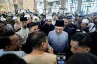 Anwar fields suggestions from mosque congregants ahead of Budget 2027 tabling