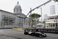 Motor racing-Mercedes' Russell fastest in only practice session in Singapore