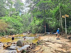 Malaysian family learn about nature and pomelo at local attractions in Ipoh