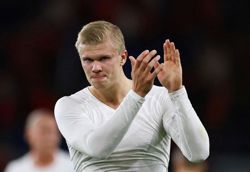 Soccer-Haaland tells embattled Man City fans to 'stick together'