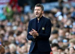 Soccer-Man United boss Carrick urges quick resolution to Man City charges case