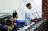 Anwar invokes ancient poets in reform-driven Budget