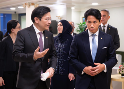Singapore PM arrives in Brunei for defence ties, golden jubilee