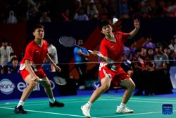 China beats Thailand at the semis of the World Junior Team badminton championships,  to meet in Malaysia in final
