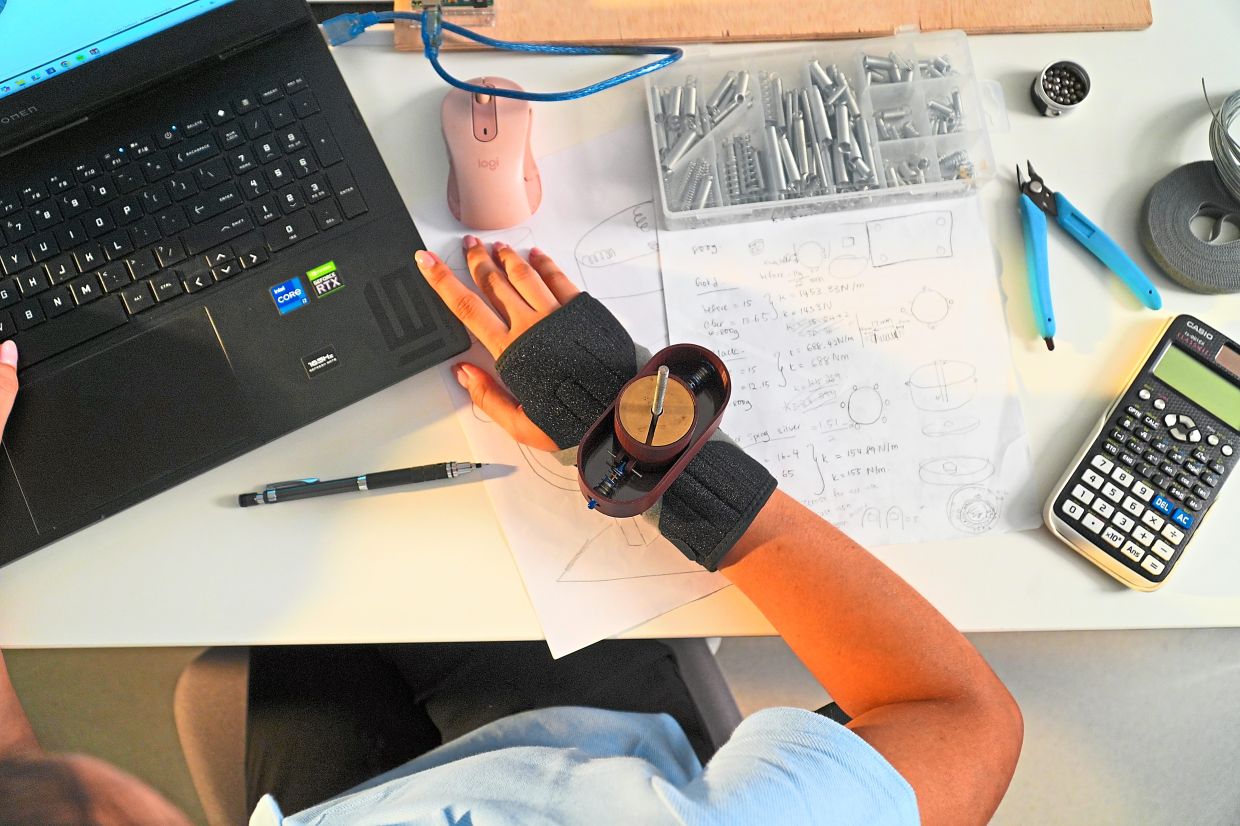 ZeMor is designed to help reduce hand tremors associated with Parkinson’s disease.