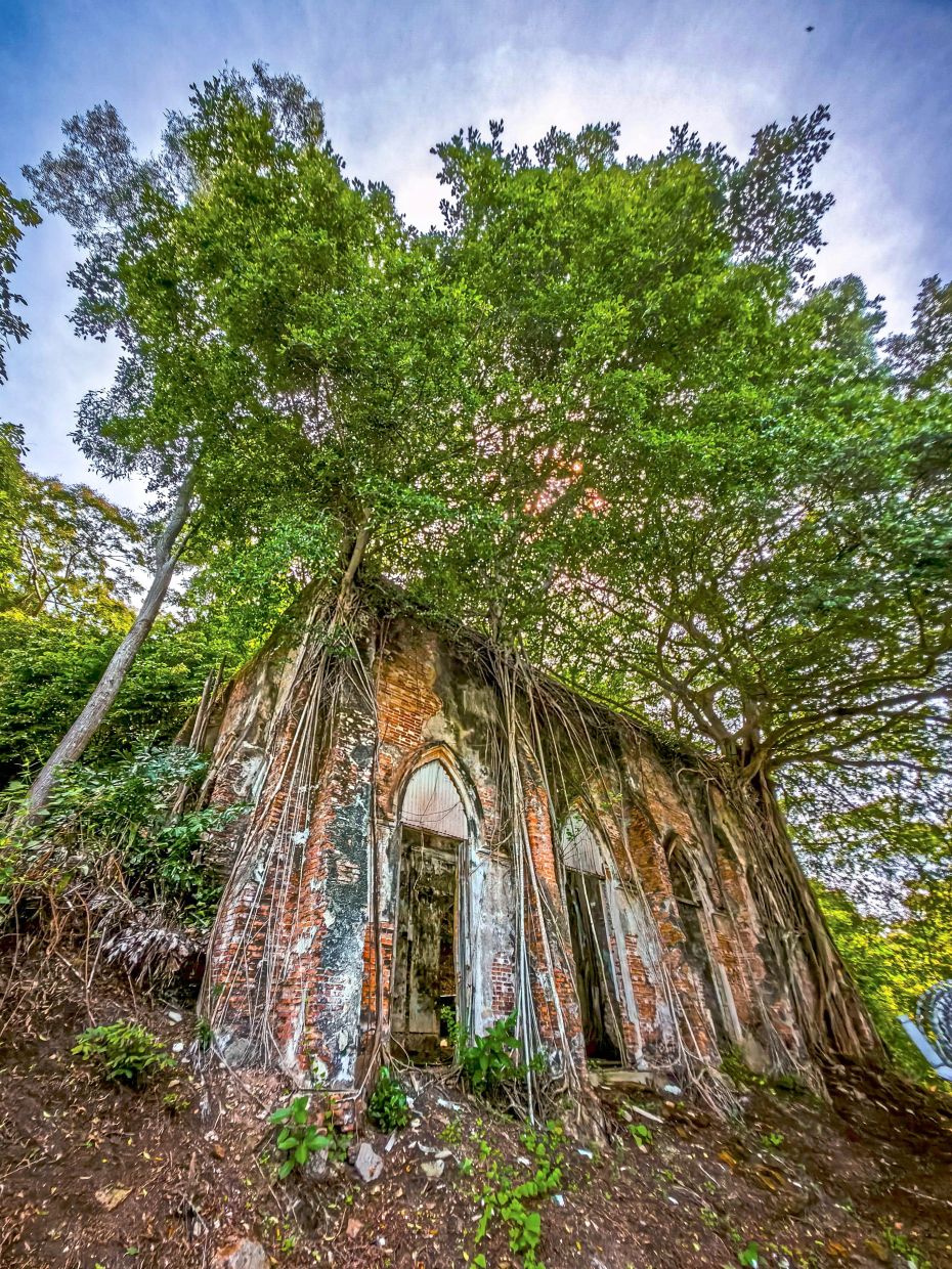 An old church still standing in Pulau Jerejak. — LO TERN CHERN/The Star.