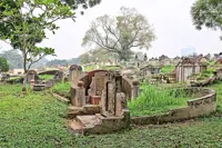 Life and death beyond the city gates