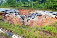 Sinkhole: JKR to install Bailey Bridge on Gua Musang-Kota Baru road
