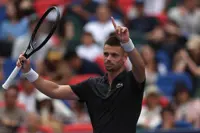 Tennis-Gea sends Shelton crashing out of Shanghai