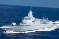 Did a US warship lose power while chasing a Chinese destroyer in the South China Sea?
