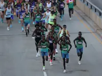 Athletics-Feysa holds off Lokedi to win Chicago Marathon, Kipruto triumphs in men's race