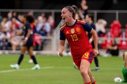 Soccer-US will learn from bruising friendly defeat by Spain, says Hayes
