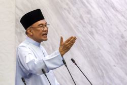 Anwar condemns Riyadh airport attack, expresses solidarity with Saudi Arabia