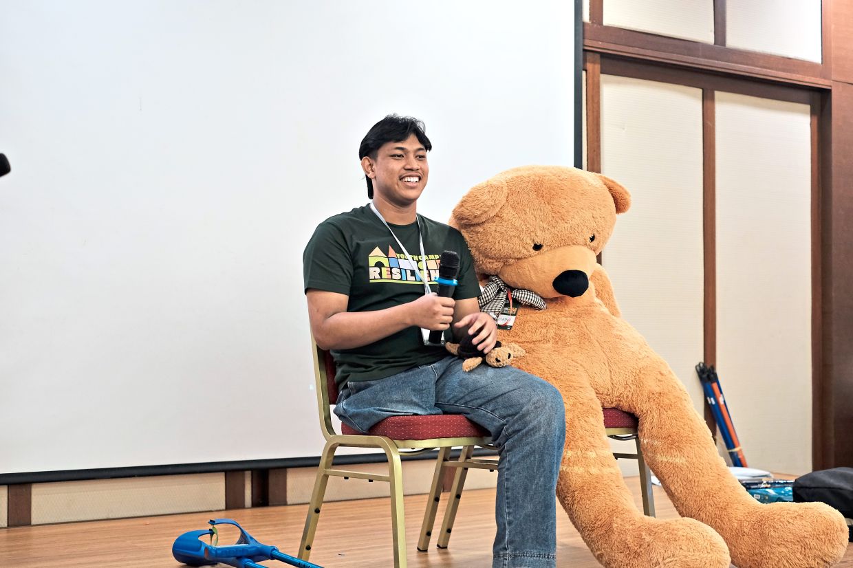 Faez sharing his reflections during the Chair of Courage session at the end of the camp.