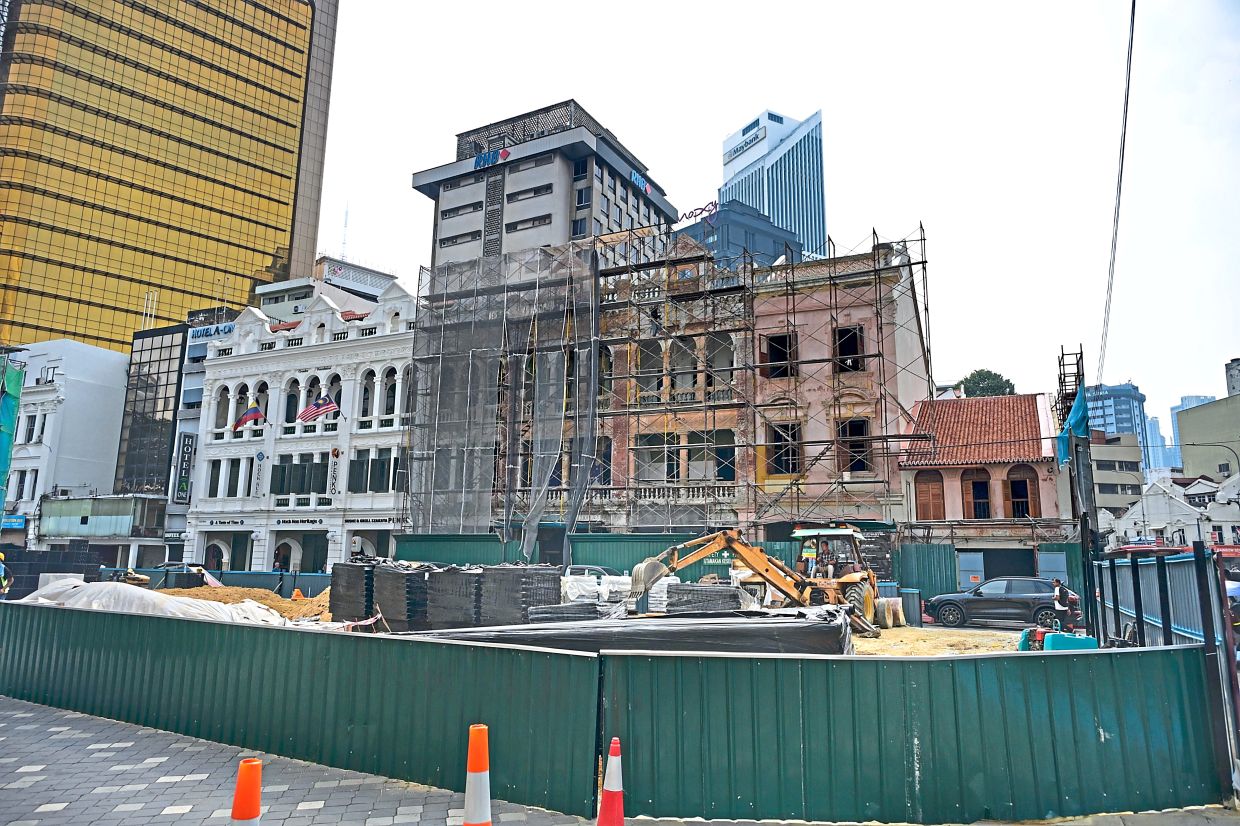 Upgrading works ongoing at Medan Pasar, Kuala Lumpur. The initiative is a corporate social responsibility project by Yayasan Creador in collaboration with DBKL.