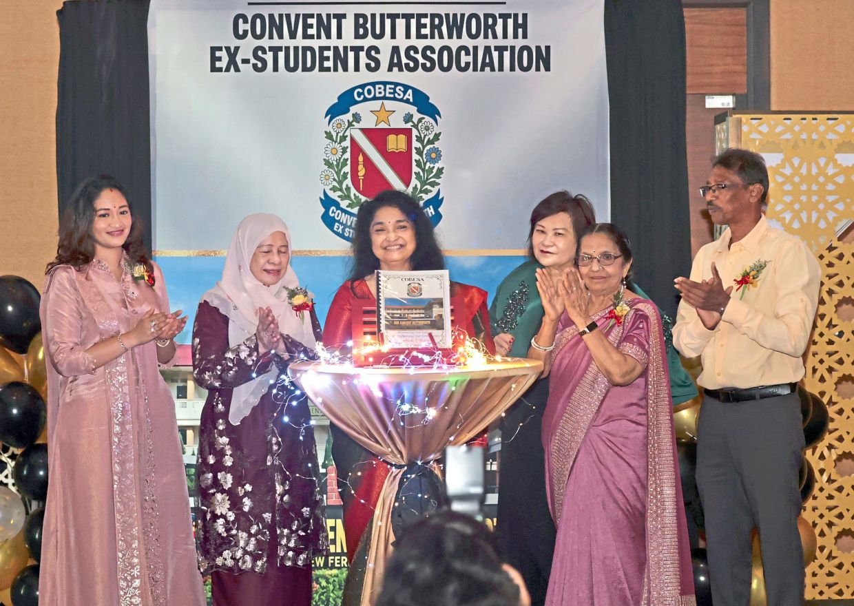 Kasthuri (centre) and Jahara (second from left) launching the commemorative bulletin with patrons of Cobesa.