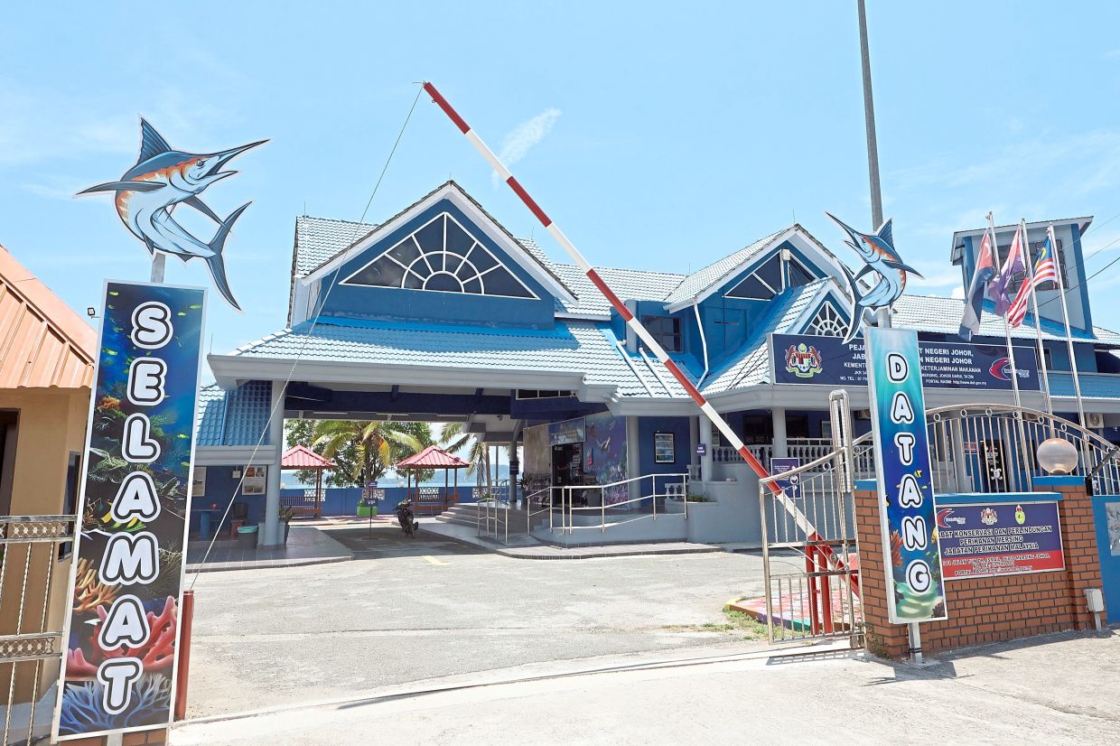 Learn about marine ecosystems at the Mersing Marine Park Gallery in Johor. — Filepic