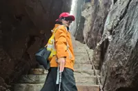 ‘Special-forces’ travel: Chinese woman wins admiration after climbing five famous peaks in five days