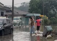 High tide, broken floodgate behind flooding of 50 homes in Kg Pasir