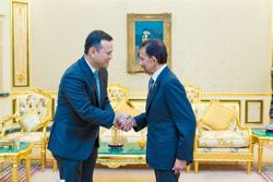 Brunei Sultan receives Singapore Acting Minister for Muslim Affairs