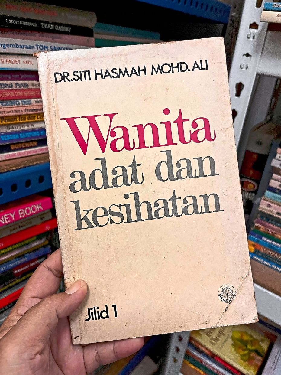 As one of the earliest Malaysian women to enter the medical profession, the late Dr Siti Hasmah was a pioneer in her own right who left behind a lifelong legacy of service to public health, particularly maternal and child health. — Instagram