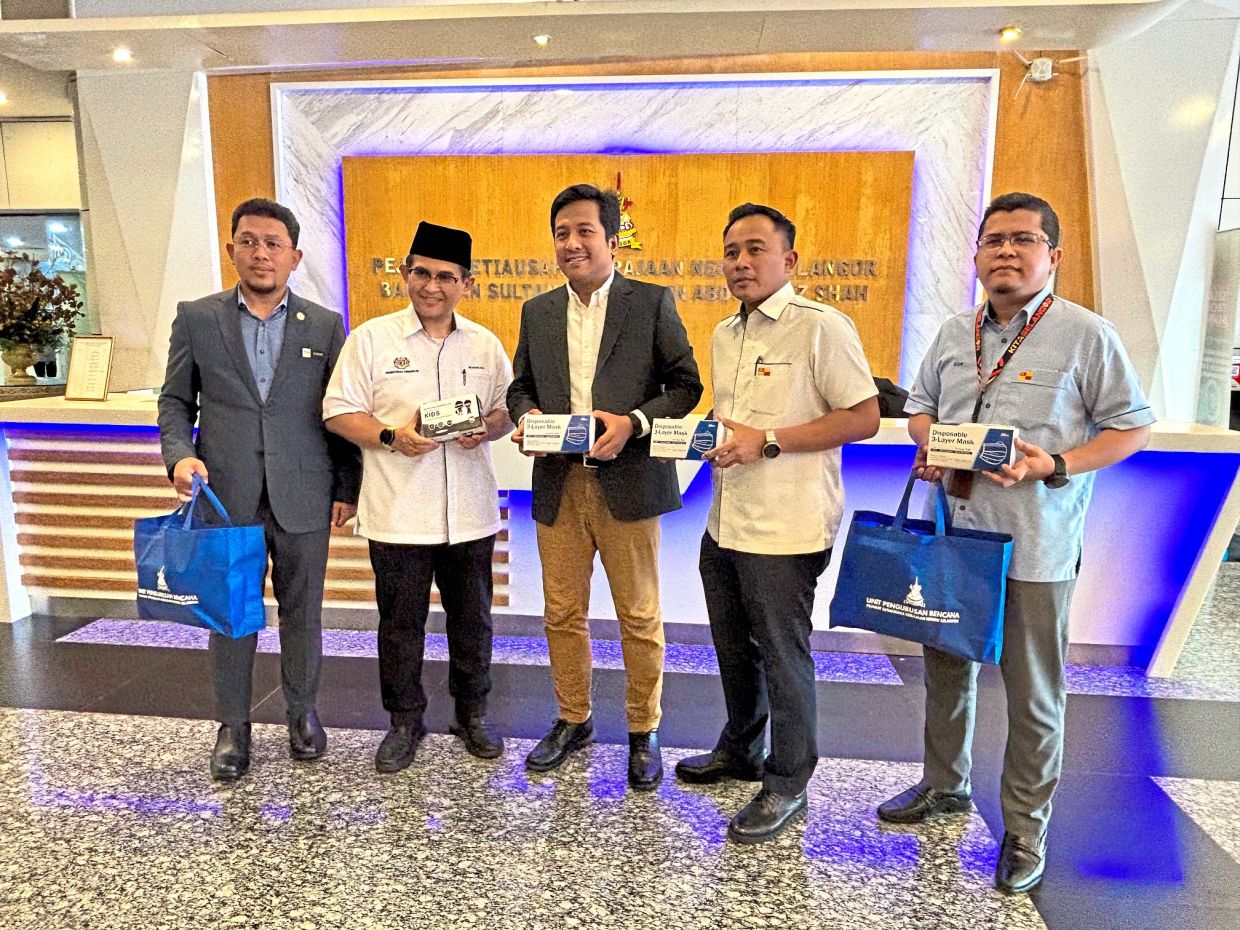 Selangor distributes 200,000 face masks to schoolchildren