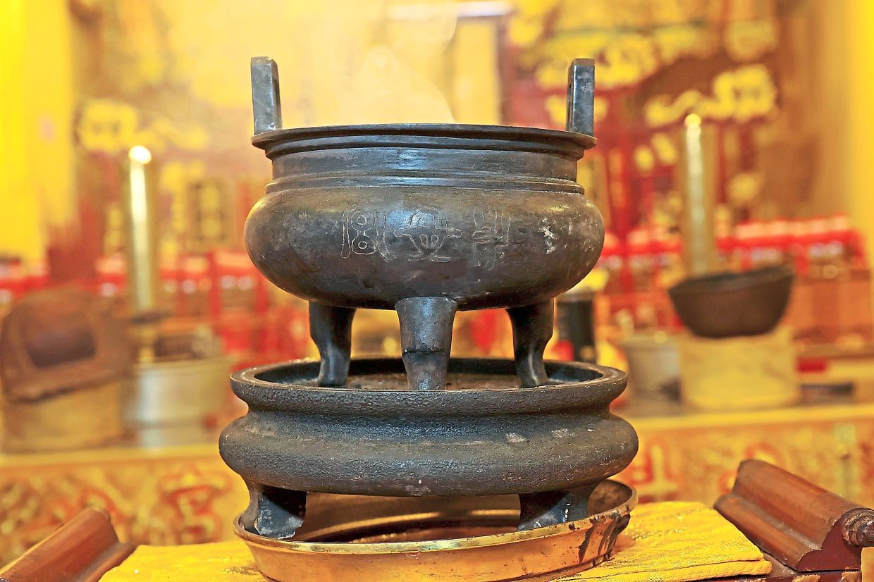 An incense burner believed to be more than 200 years old at Hong Kong Street Tow Boh Keong in George Town. — Filepic