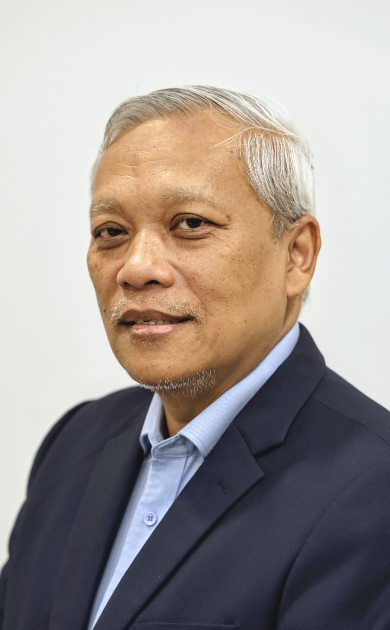 ‘Whether the answer is medication, stenting, conventional CABG or MIS CABG, the goal remains the same: to choose the right treatment for the right patient and restore adequate blood flow to the heart as safely and effectively as possible, with the least amount of pain,’ said Dr Mohd Zamrin — AZMAN GHANI/The Star