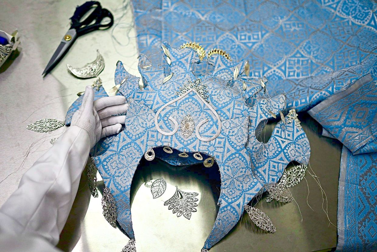 Designer Kel Wen chose an icy blue songket material for the headdress, inspired by Turandot's icy demeanour. Photo: Behati