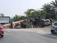 Fruit seller killed, another injured as logging trailer crashes near Sandakan