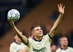 Soccer-Tresoldi treble stuns Inter, Bayern held as Barcelona rally