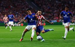 Soccer-Martinez slams Man Utd hierarchy after Atletico defeat