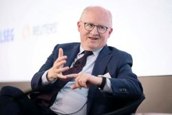 AI limiting European workers' bargaining power, ECB's Lane says