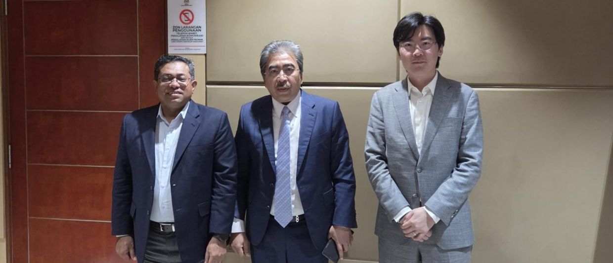 (From left) Mida chief executive officer Datuk Sikh Shamsul Ibrahim, Investment, Trade and Industry Minister Datuk Seri Johari Abdul Ghani and Arm’s sovereign business development head Gary Lu.