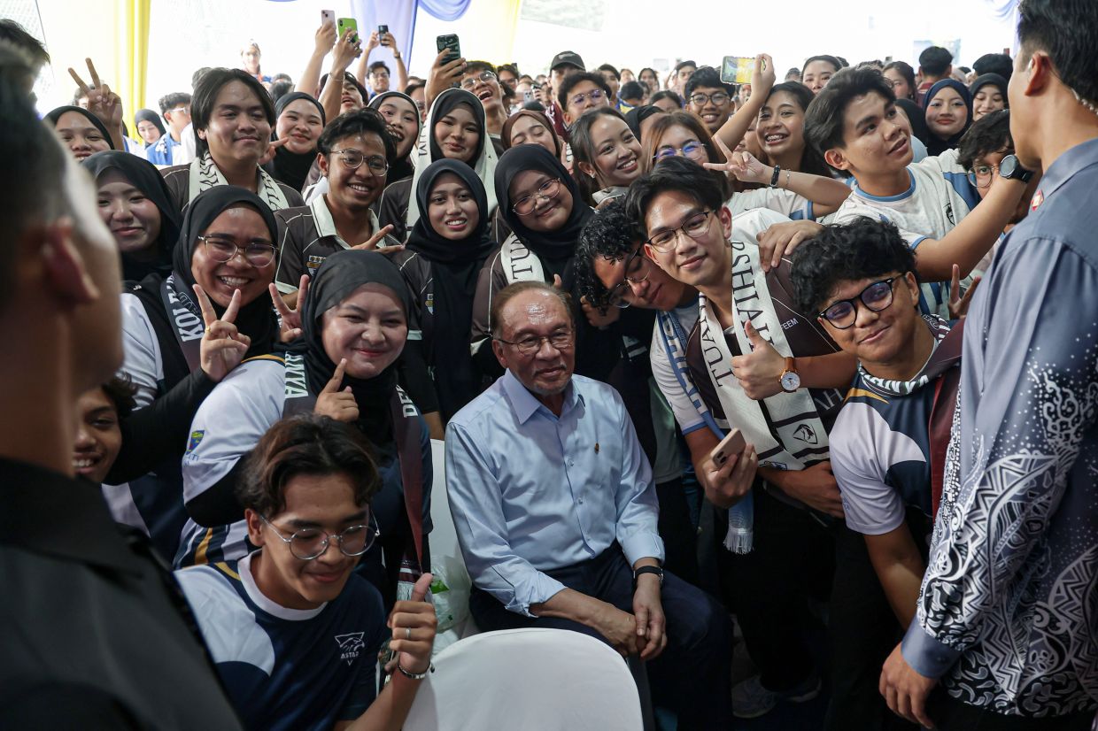 Anwar orders fast-tracking of UM student residential project