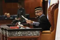 Deputy Speaker raps MPs for chatting during ministerial reply