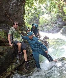 Police rescue two foreign tourists lost in Da Nang forest