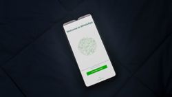 WhatsApp rolls out message scheduling to beta users