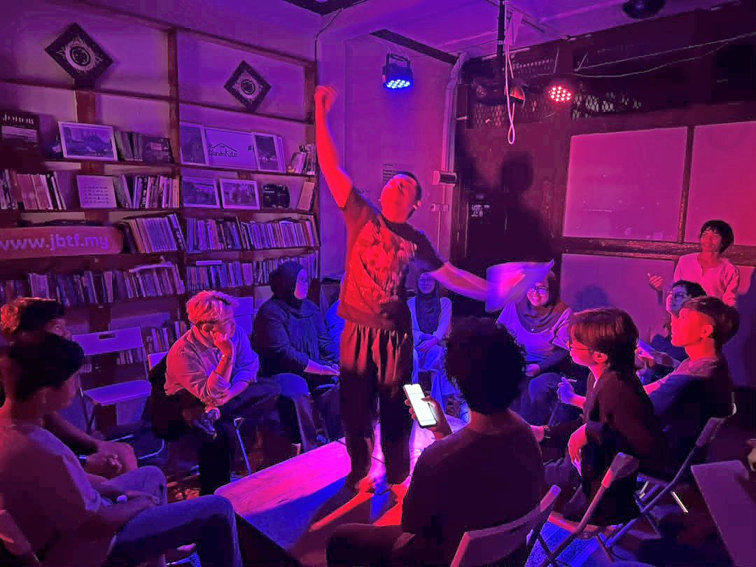 A past performance by Johor Baru theatre collective Sisi Seni at its community space. Photo: Bando Kita