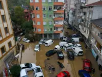 Heavy rain shuts down Istanbul, causing flooding and three deaths
