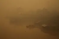 Indonesia's president ready to accept foreign assistance to combat fires, foreign minister says