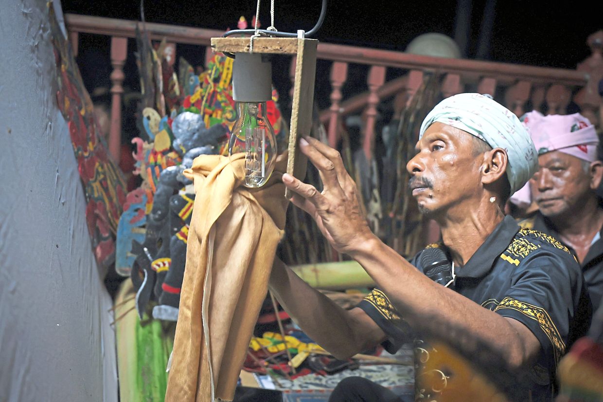 Mohammad Hafiza says regulatory obstacles alongside shortage of new apprentices are among challenges wayang kulit faces.