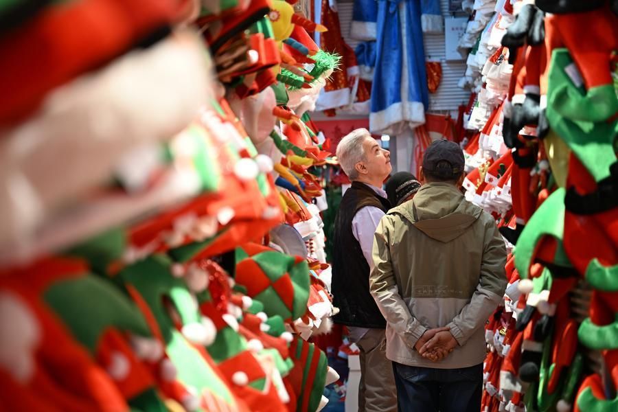 Chinese Toy and Gift Makers Hope Tariff Cuts Boost US Orders